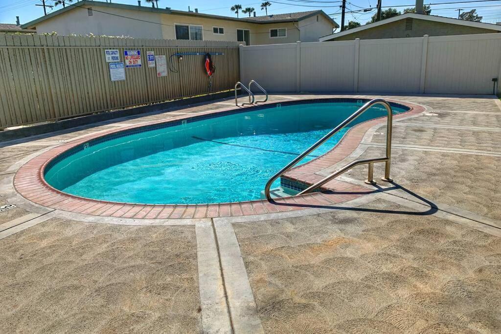 Huntington Highlight - Pool, Patio, Close To Beach هونتينغتون بيتش، أورانج، كاليفورنيا المظهر الخارجي الصورة